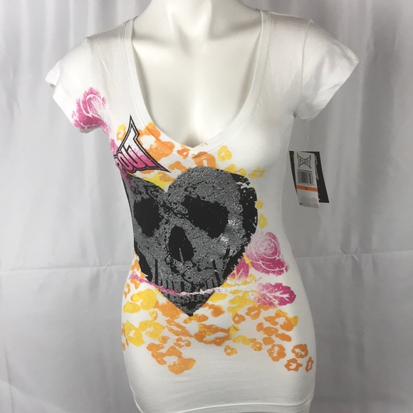 Tapout Tops - TapOut white and black skull short sleeve top